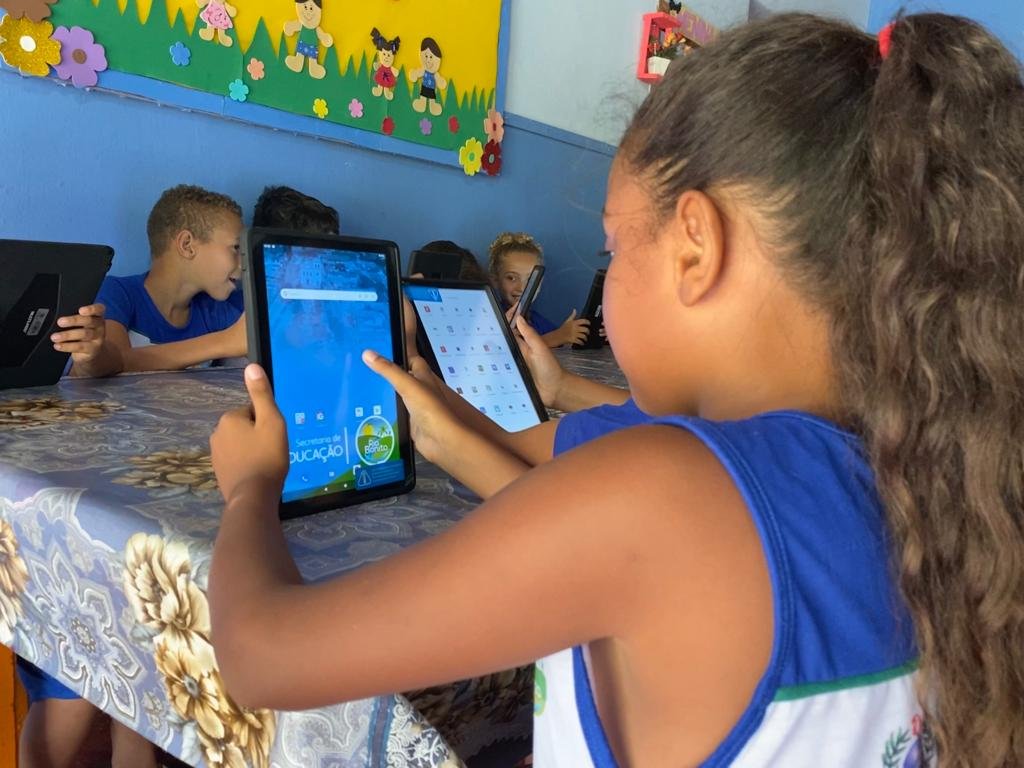 Rio Bonito Conclui Entrega De Mil Tablets Para As Escolas