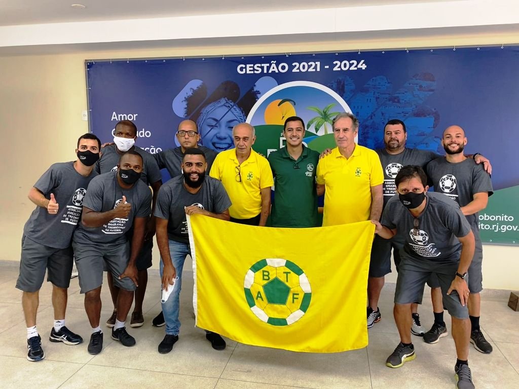 Curso de capacitação de treinadores de futebol — Instituto de Educação  Física e Esporte