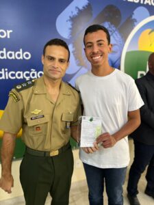 Entrega de Certificados de Dispensa Militar (8)